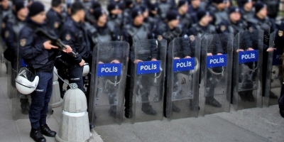 Boğaziçi Üniversitesi Önündeki Gösteride Atılan 'Katil Polis' Sloganına Tepkiler Sürüyor