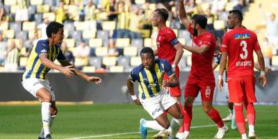 Süper Lig: Fenerbahçe: 1 - DG Sivasspor: 1 (İlk yarı)