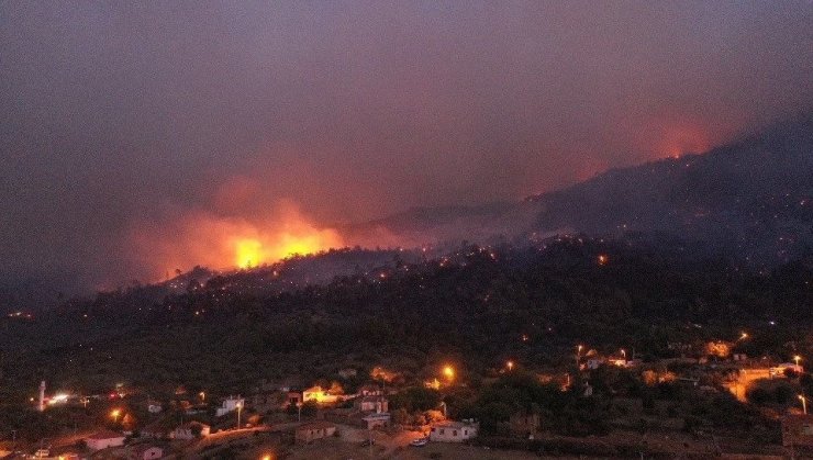 Aydın'ın Çine ilçesinde yangın bölgesi drone ile görüntülendi