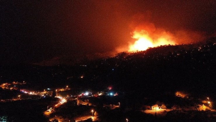 Aydın'ın Çine ilçesinde yangın bölgesi drone ile görüntülendi