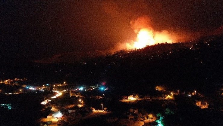 Aydın'ın Çine ilçesinde yangın bölgesi drone ile görüntülendi