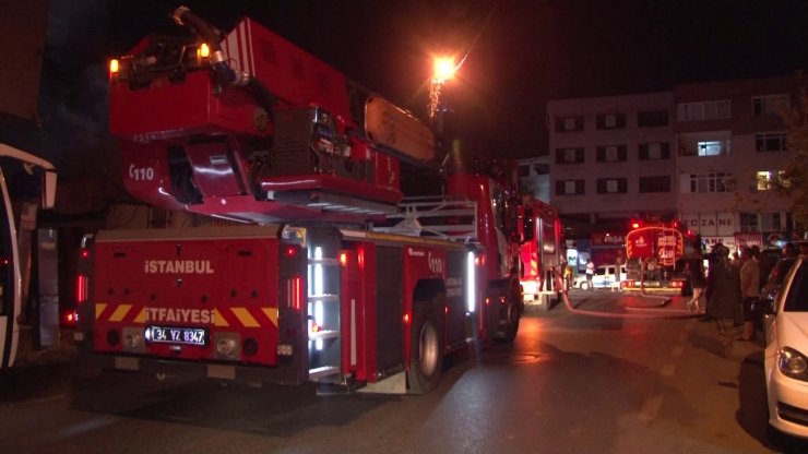 Ümraniye’de  madde bağımlıları binayı yaktı