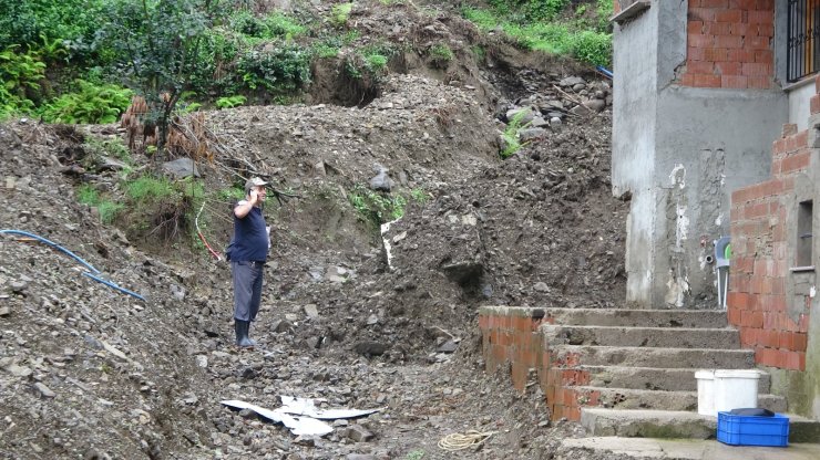 Rize’de Etkili Olan Yağışlar Sebebiyle Bazı Evler Tahliye Edildi.