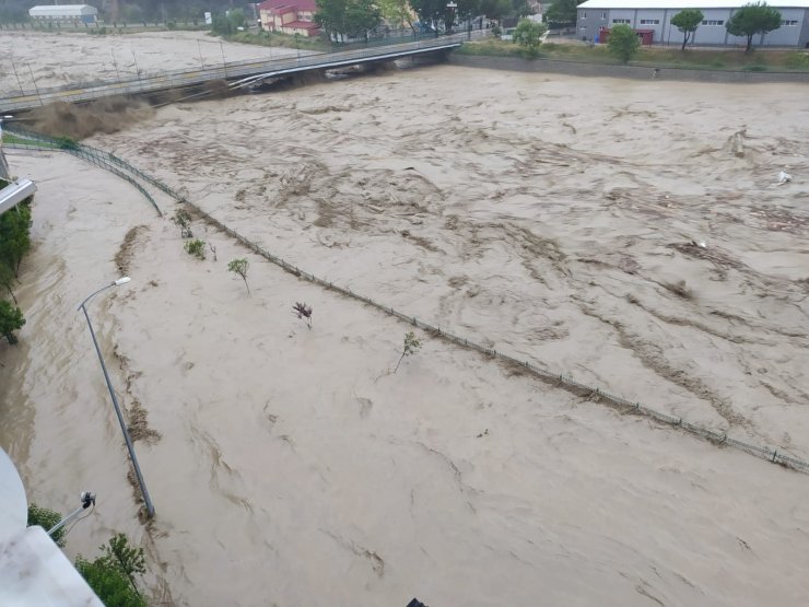 Sinop’ta  Ayancık Çayı taştı