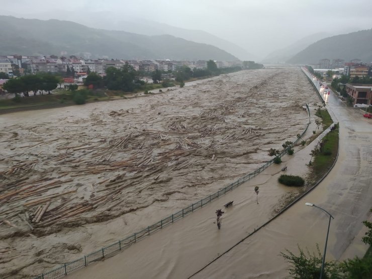 Sinop’ta  Ayancık Çayı taştı