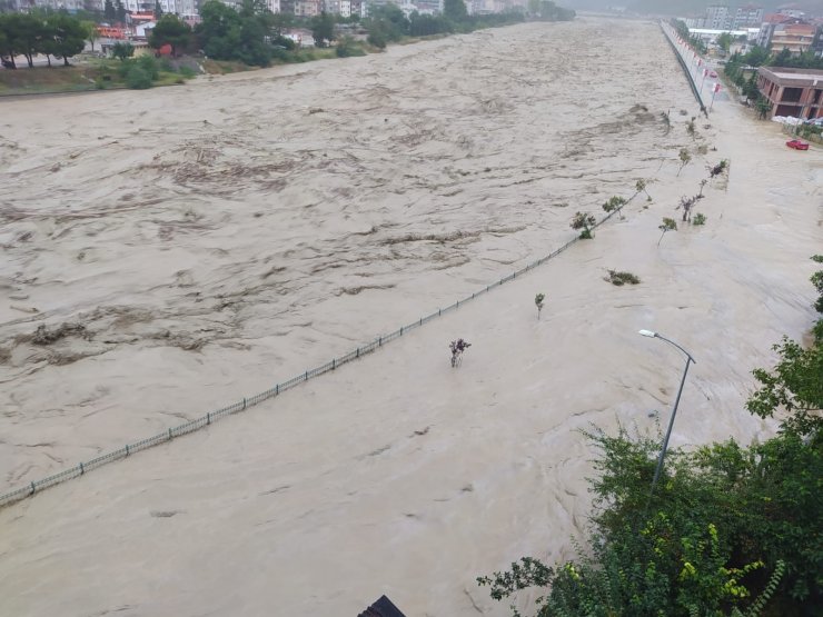 Sinop’ta  Ayancık Çayı taştı