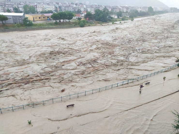 Sinop’ta  Ayancık Çayı taştı