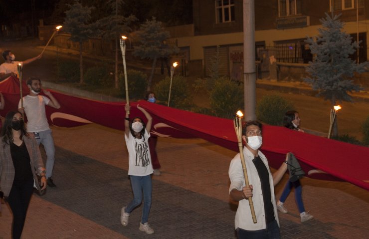 Ahlat’ta 150 Metre Uzunluğundaki ‘Fener Alayı’ Yürüyüşü yapıldı