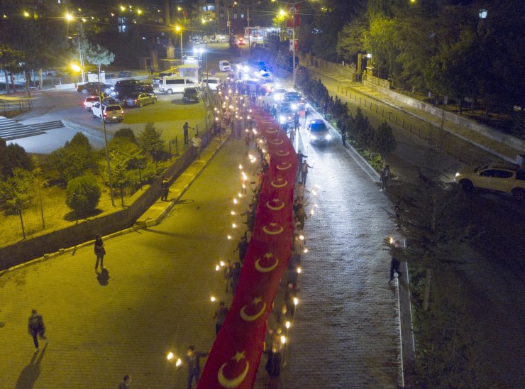 Ahlat’ta 150 Metre Uzunluğundaki ‘Fener Alayı’ Yürüyüşü yapıldı