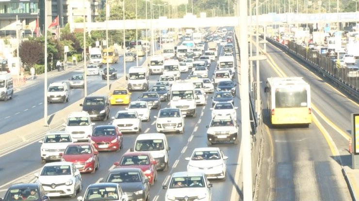 İstanbul’da Eğitimle Birlikte Trafik Yoğunluğu da Başladı