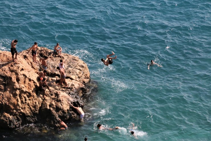 Antalya' da sıfır noktasında yapılan konuşma yürekleri ağıza getirdi