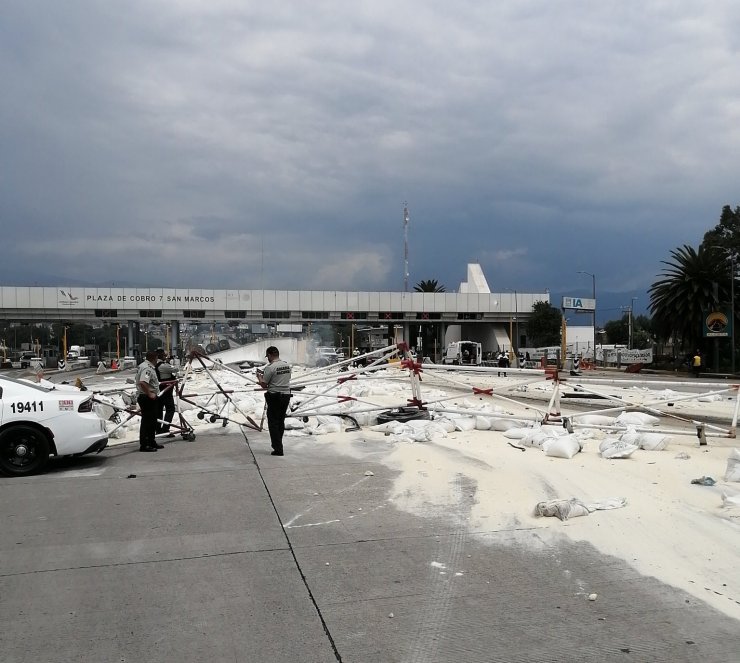 Meksika’da freni patlayan tır otoyol gişelerine çarptı: 3 ölü, 7 yaralı