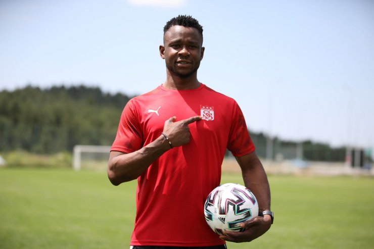 Sivasspor’a Leke James’ten kötü haber!