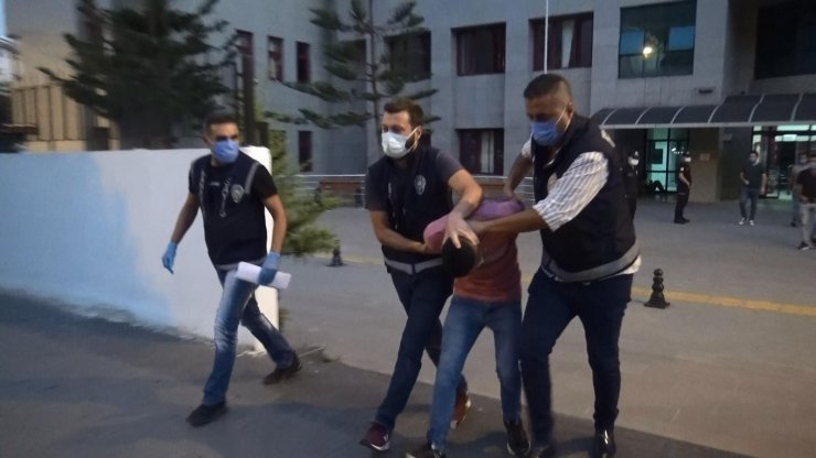 Antalya'nın Manavgat ilçesinde Garson Ustabaşını Rehin Aldı