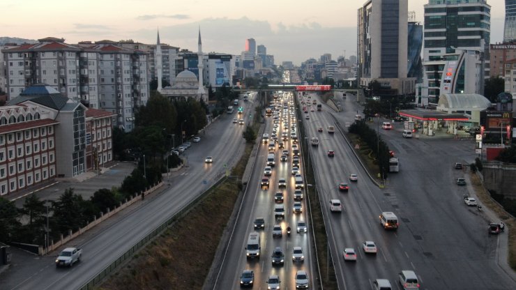 İstanbul haftaya yoğun trafikle başladı